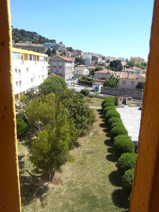 Appartement En Duplex Au 3Ieme Etage Sans Ascenseur Hyeres Exterior photo
